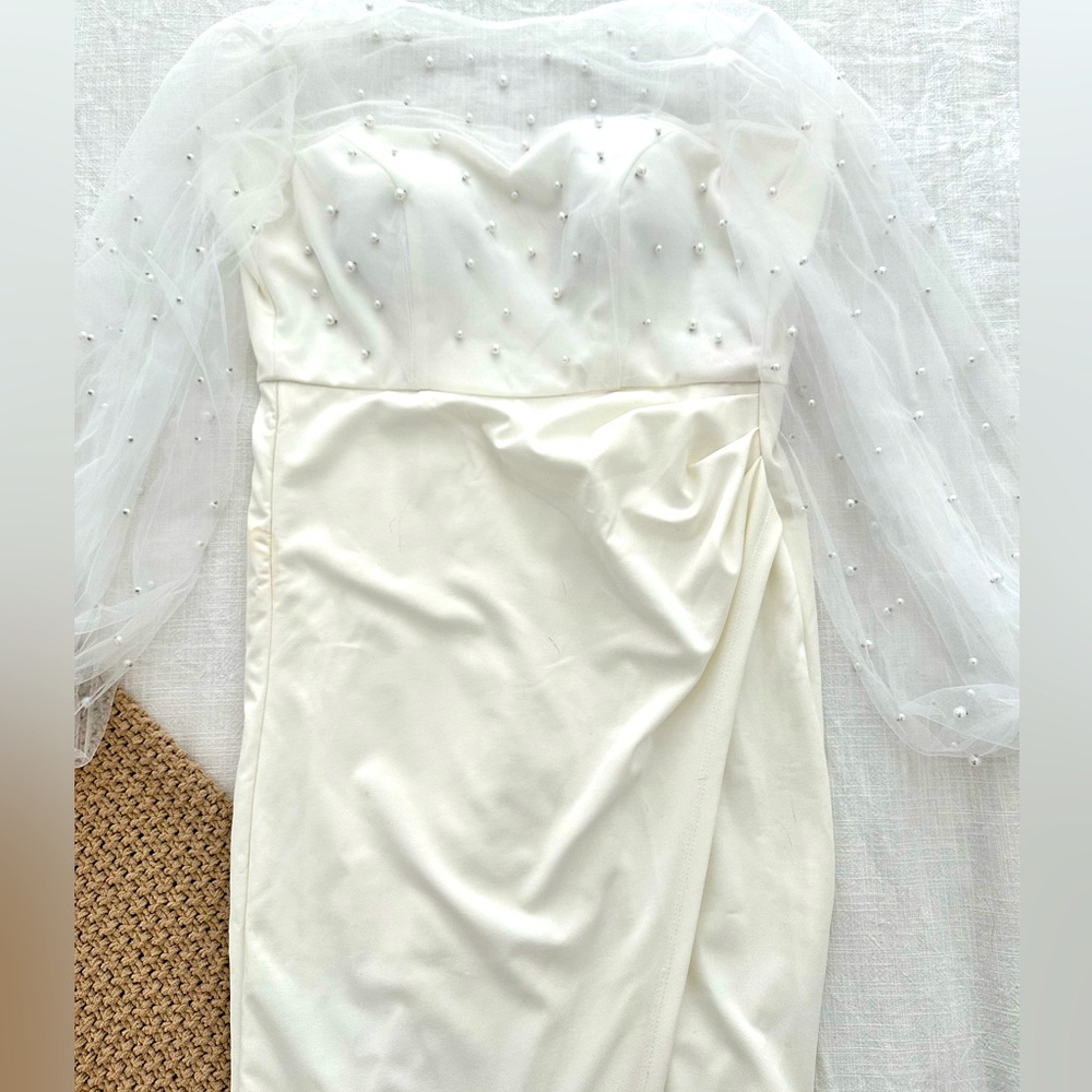 White bubble lace dress with slit brand new